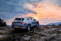 Bentley Bentayga photo